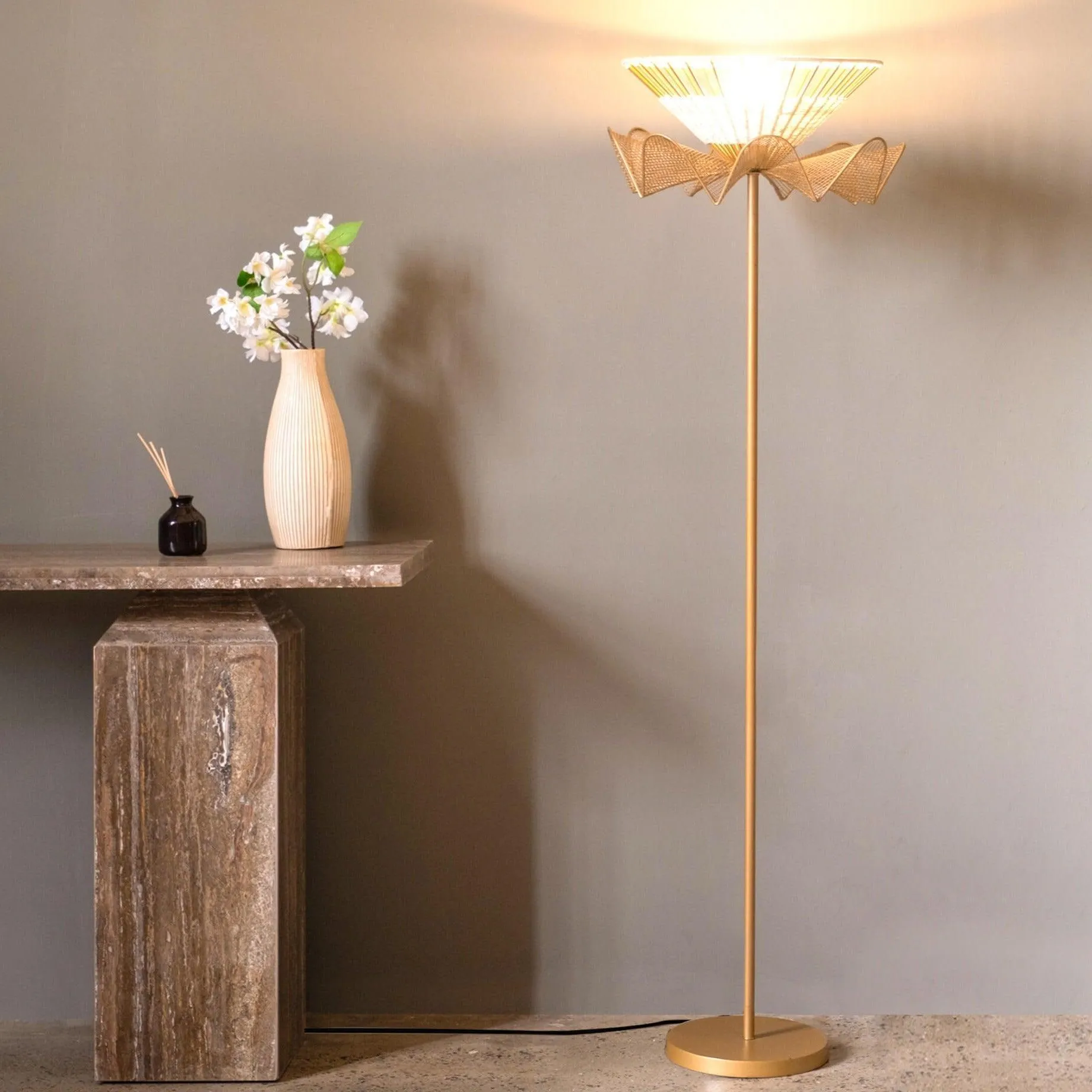 Fucius Luxurious Floor Lamp | Golden Pedestal Corner Lampshade For Living Room & Home Decor
