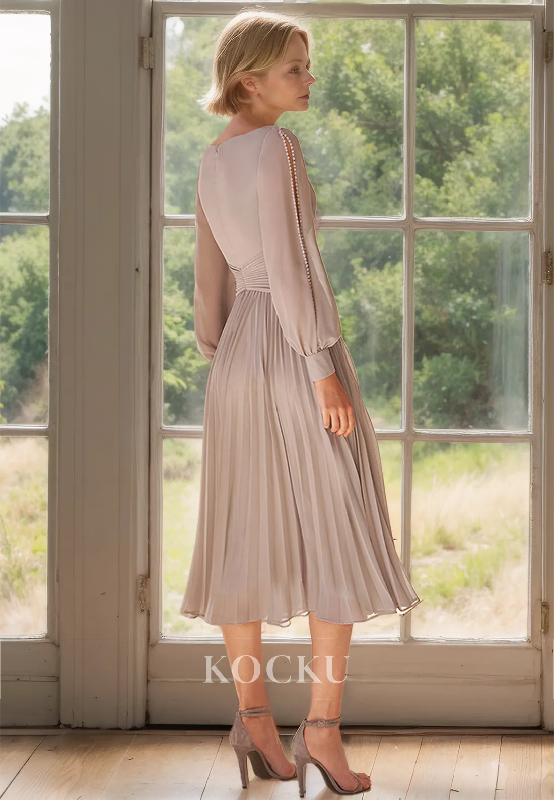 Simple&Causal V-Neck Long Sleeves A-Line Pleated Lace Mother of Bride with Beads Cocktail Dress