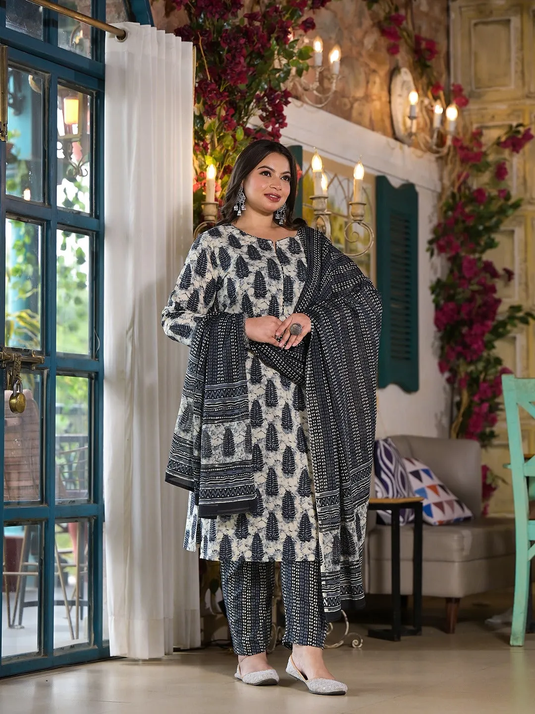 Women Plus Size Cream And Blue Pure Cotton Kurta Set With Dupatta